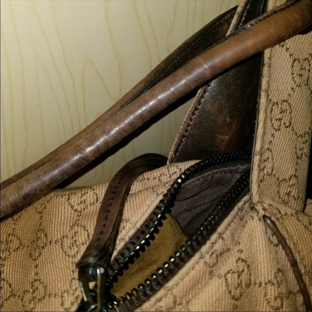 AUTHENTIC ***Gucci canvas bag !!💖💖💖light wear - Picture 8 of 8